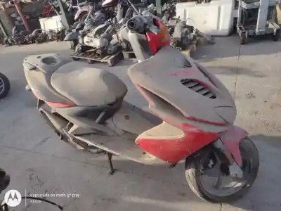 Véhicule à la ferraille yamaha aerox 50 49 cm3 de l'année 2001 alimenté 
