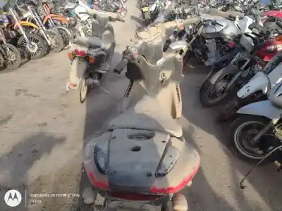 Véhicule à la ferraille yamaha aerox 50 49 cm3 de l'année 2001 alimenté 