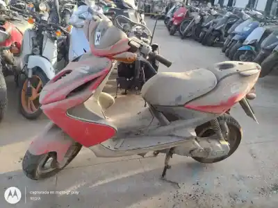 Véhicule à la ferraille yamaha aerox 50 49 cm3 de l'année 2001 alimenté 