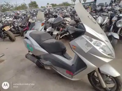 Sloopvoertuig peugeot satelis 125 cm3 van het jaar 2006 aangedreven 