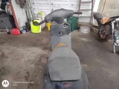 Véhicule à la ferraille aprilia                                            rally 50                                                                                                                                                                                                                                                   50 cm3                                                                                                                                                                                                                                                     de l'année 2000 alimenté 