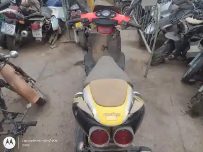 Véhicule à la ferraille aprilia sr 50 49 cm3 de l'année 2005 alimenté 