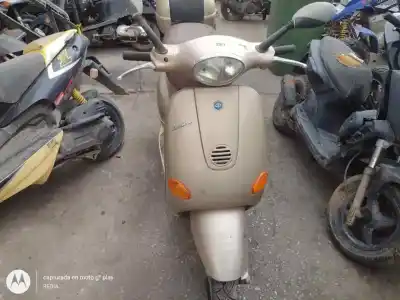 Veicolo di demolizione piaggio (vespa) et4 124 cm3 dell'anno 2002 alimentato 