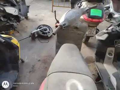 Veículo de Sucata piaggio (vespa) sfera sfera 50 autom. do ano 2002 alimentado 