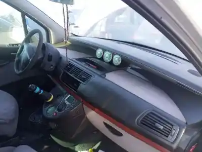 Scrapping Vehicle citroen c8 van (ea_, eb_) hdi 110 (ebrhtb) of the year 2003 powered rht