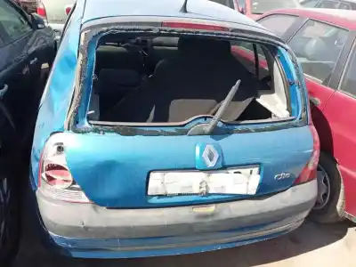Sloopvoertuig renault clio ii fase ii (b/cb0) k9k700 van het jaar 2004 aangedreven k9k700
