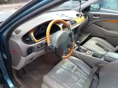 Здавання транспортного засобу jaguar s-type ii (x200) 3.0 v6 року 2000 потужний ajv6