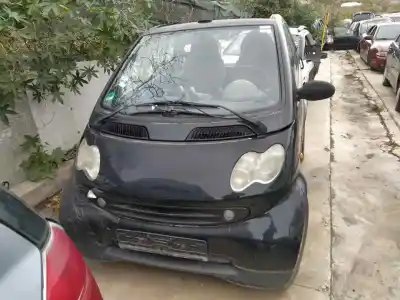 Sloopvoertuig SMART CITY-COUPÉ 160.910 van het jaar 2000 aangedreven 160.910