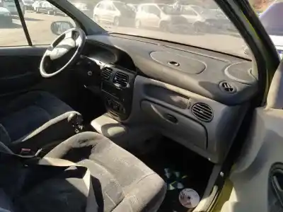 Sloopvoertuig renault megane i scenic (ja0) k4j750 van het jaar 1999 aangedreven k4j750