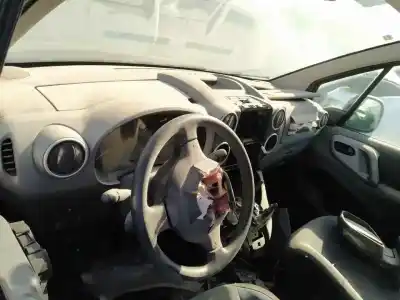 Здавання транспортного засобу peugeot partner kombi bhy/bh02 року 2015 потужний bhy