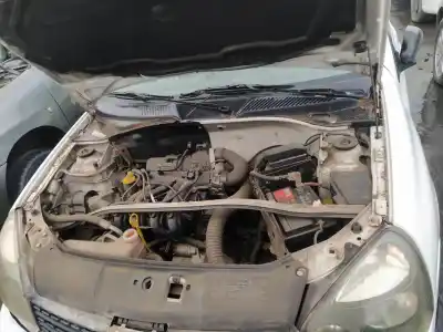 Здавання транспортного засобу renault clio ii fase i (b/cb0) d7f720 року 2002 потужний d7f720
