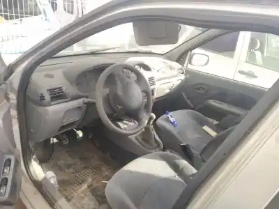 Scrapping Vehicle renault clio ii fase i (b/cb0) d7f720 of the year 2000 powered d7f720