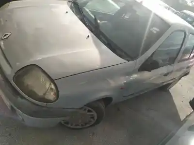 Scrapping Vehicle renault clio ii fase i (b/cb0) d7f720 of the year 2000 powered d7f720