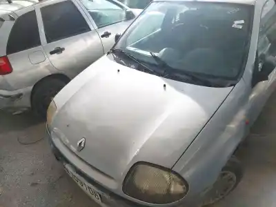 Scrapping Vehicle renault clio ii fase i (b/cb0) d7f720 of the year 2000 powered d7f720