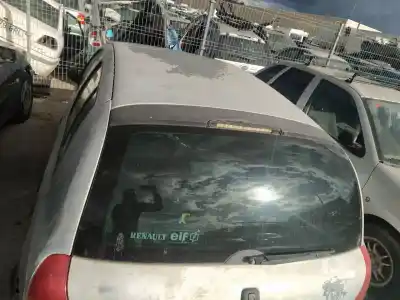 Scrapping Vehicle renault clio ii fase i (b/cb0) d7f720 of the year 2000 powered d7f720