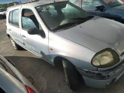 Scrapping Vehicle renault clio ii fase i (b/cb0) d7f720 of the year 2000 powered d7f720