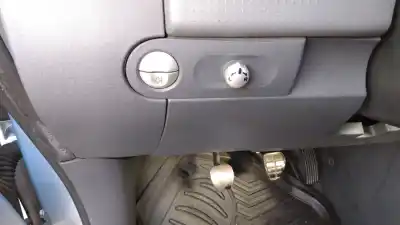 Veículo de Sucata renault megane i scenic ja renault do ano 2004 alimentado 