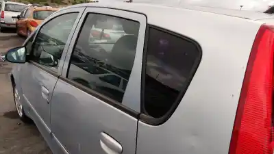 Veículo de Sucata renault megane i scenic ja renault do ano 2004 alimentado 