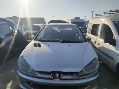 Véhicule à la ferraille PEUGEOT 206  de l'année 2004 alimenté KFW