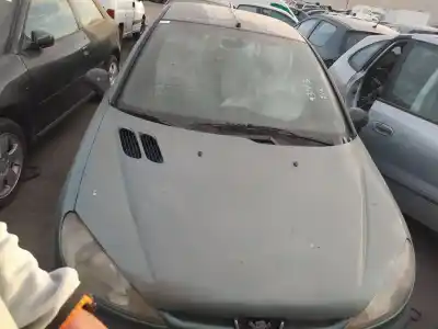 Véhicule à la ferraille PEUGEOT 206  de l'année 1999 alimenté WJZ