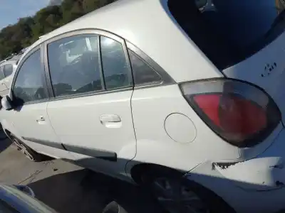 Véhicule à la ferraille kia rio ii (jb) gasóleo 2006 5p de l'année 2006 alimenté 