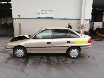 Véhicule à la ferraille OPEL ASTRA F BERLINA 1.6 de l'année 1998 alimenté X16SZR