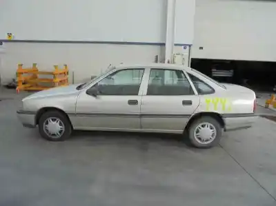 Veicolo di demolizione OPEL VECTRA A 2.0 dell'anno 1990 alimentato G-20NE