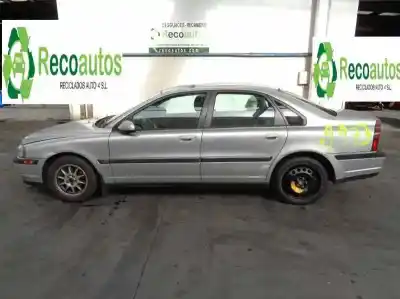 Veicolo di demolizione VOLVO S80 BERLINA 2.4 (125kW) dell'anno 2001 alimentato B5244S