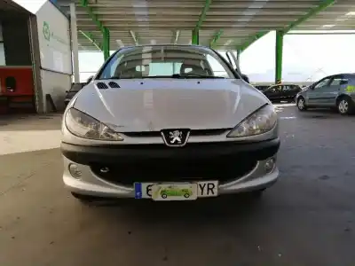 Veículo de Sucata peugeot 206 berlina xs do ano 2002 alimentado rhy