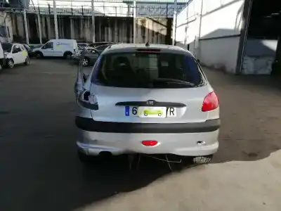 Veículo de Sucata peugeot 206 berlina xs do ano 2002 alimentado rhy
