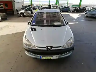 Veículo de Sucata peugeot 206 berlina xt do ano 2003 alimentado 8hx