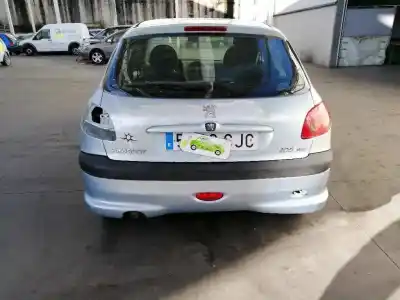 Veículo de Sucata peugeot 206 berlina xt do ano 2003 alimentado 8hx
