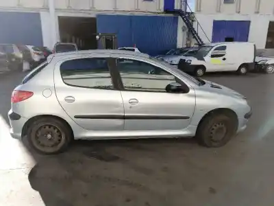 Veículo de Sucata peugeot 206 berlina xt do ano 2003 alimentado 8hx