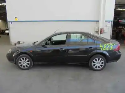 Veicolo di demolizione FORD MONDEO III (B5Y) 1.8 16V dell'anno 2002 alimentato CHBA