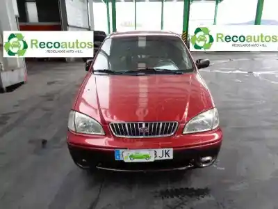 Sloopvoertuig kia carens 1.8 monovolumen van het jaar 2000 aangedreven tb