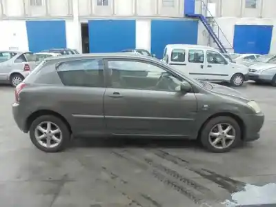 Sloopvoertuig toyota corolla (_e12_) 2.0 d-4d (cde120_) van het jaar 2003 aangedreven 1cdftv