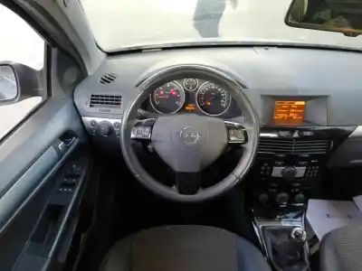 Sloopvoertuig opel astra h berlina cosmo van het jaar 2009 aangedreven z17dtr