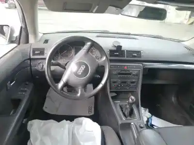 Veículo de Sucata audi a4 berlina (8e) 1.9 tdi (96kw) do ano 2004 alimentado avf