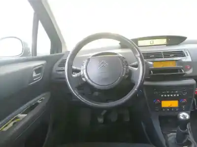 Veículo de Sucata citroen c4 coupe collection do ano 2005 alimentado 9hy