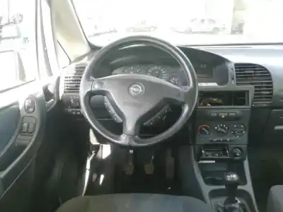 Veículo de Sucata opel zafira a blue line do ano 2004 alimentado y20dth