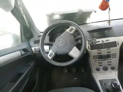 Veículo de Sucata opel astra h berlina cosmo do ano 2007 alimentado z19dt