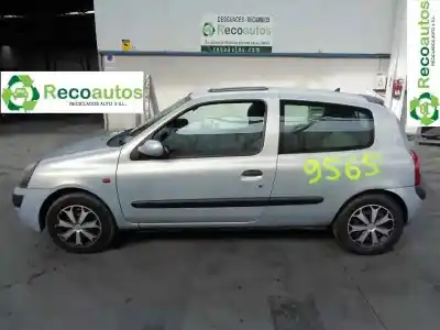 Здавання транспортного засобу RENAULT CLIO II FASE II (B/CB0) 1.5 dCi Diesel 65 CV / 48 KW року 2002 потужний K9K A7