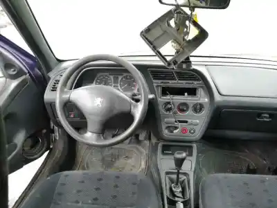 Veículo de Sucata peugeot 306 break 1.9 diesel do ano 2000 alimentado wjy