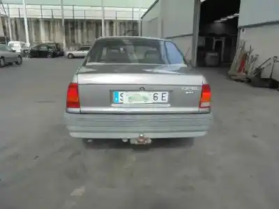 Sloopvoertuig opel kadett e 1.6 van het jaar 1988 aangedreven 16sv