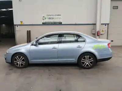 Veículo de Sucata VOLKSWAGEN JETTA (1K2) 1.9 TDI do ano 2007 alimentado BXE