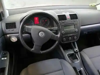 Veículo de Sucata volkswagen golf v berlina (1k1) conceptline (e) do ano 2005 alimentado bkc