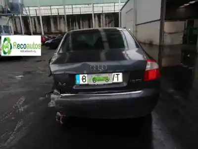 Veículo de Sucata audi a4 berlina (8e) 1.9 tdi (96kw) do ano 2002 alimentado awx