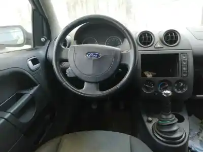 Veículo de Sucata ford fiesta (cbk) ambiente do ano 2004 alimentado f6ja