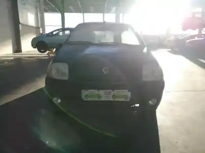 Здавання транспортного засобу renault clio ii fase i (b/cbo) 1.2 року 2000 потужний d7f d7