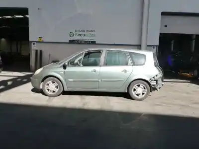 Véhicule à la ferraille RENAULT SCENIC II 1.9 dCi Diesel 120 CV / 88 KW de l'année 2004 alimenté F9QD800